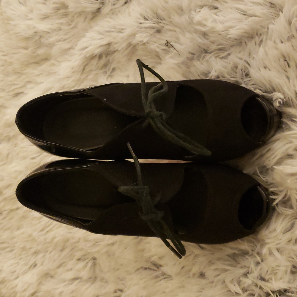 Pumps - Picture 2 of 5